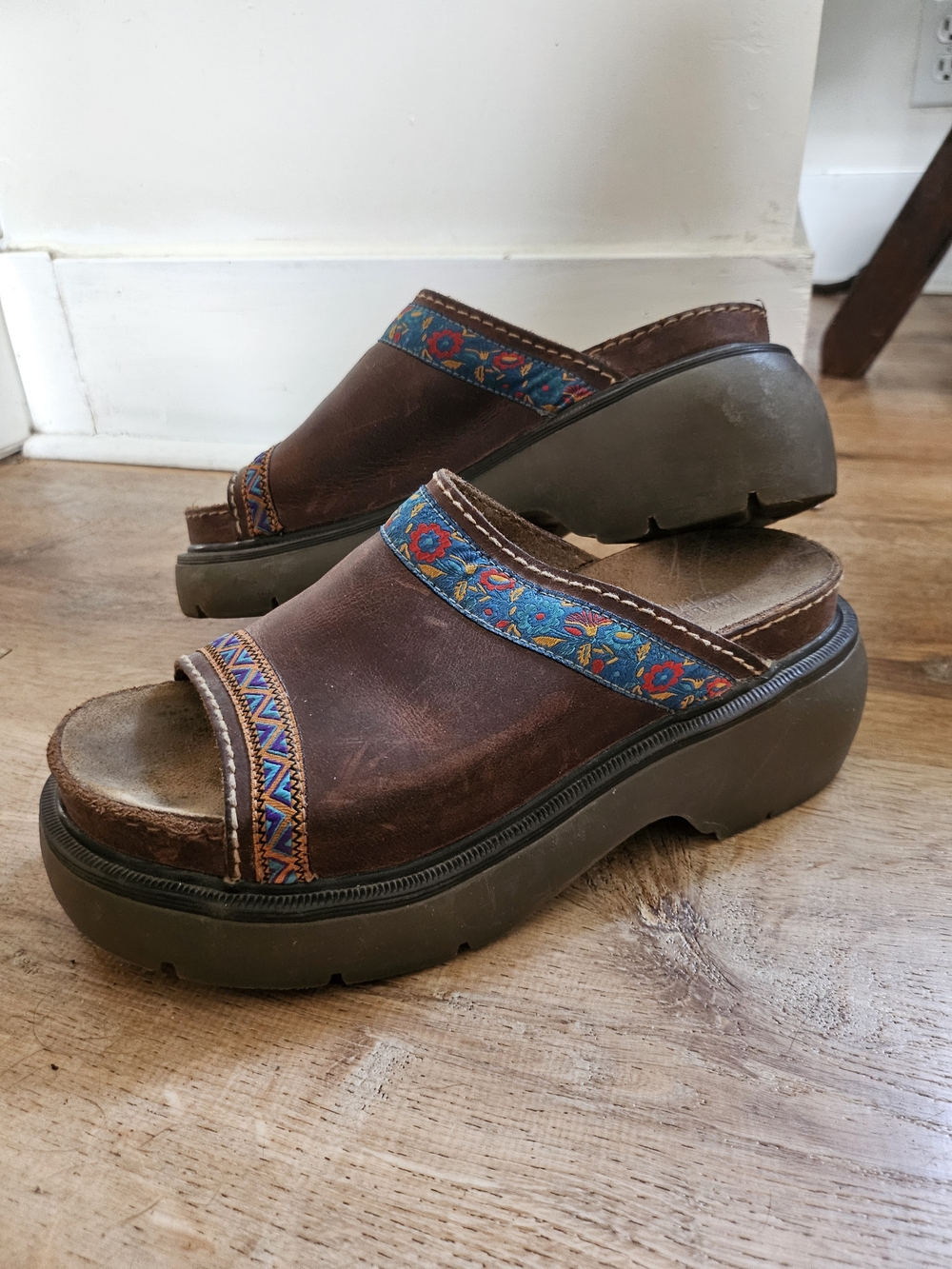 Brown Leather Platform Slide Sandals with Embroidered Trim - Picture 2 of 6